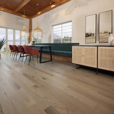 Beige Oak Hardwood flooring / Tofino Mirage DreamVille / Inspiration