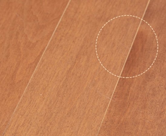 Après | Crasse délogée des joints du plancher grâce au nettoyant Revivifiant et à la brosse.